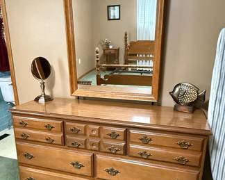 Vintage Pineapple Full Size Post Bed Frame with Maple Bedroom Suite