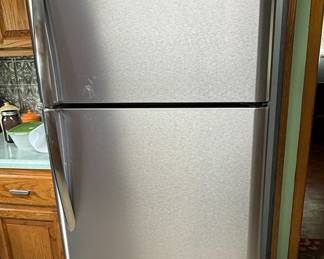 Frigidaire Top Mount Refrigerator