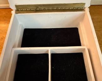 Incolay Studios Style Jewelry Box