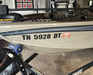 Lowe Fishing Machine 165S Boat with Mercury Outboard Motor