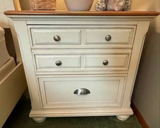 Ashley Furniture Alison Hall Queen Size Bedroom Suite