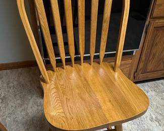 Oak Style Pedestal Dining Table with Four Chairs