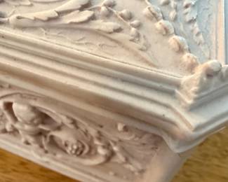 Incolay Studios Style Jewelry Box