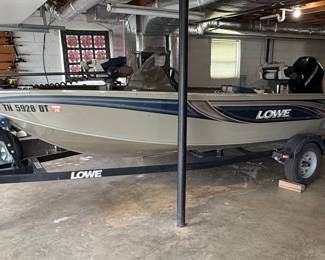 Lowe Fishing Machine 165S Boat with Mercury Outboard Motor