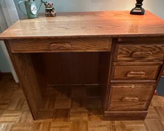 Winners G.R. Only Inc. Oak Style Desk