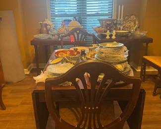 Duncan Phyfe Dining Room Table with 6 Shield Back Chairs