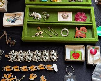 Broaches 