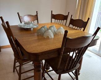 Farmhouse kitchen table with 5 chairs (Will not reduce!)