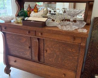 Antique buffet (Will not reduce!)
