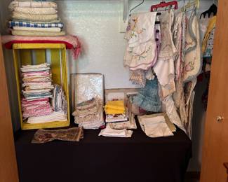 Vintage & antique linens