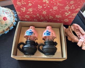 Salt & pepper shaker