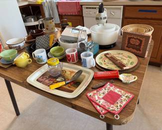 MCM Diningroom table with 1 leaf. (One cast iron removed by owner)