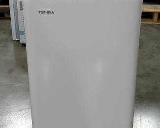 Toshiba Portable AC Unit, 12000 BTU's, Model PX0812CWRU, Powers On