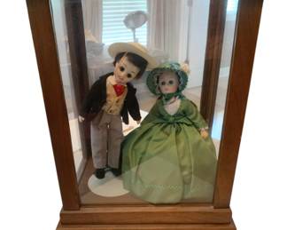 2097 - 2 Gone with the Wind Rhett & Scarlet Dolls in Case (Description): 20 x 13.5 x 11