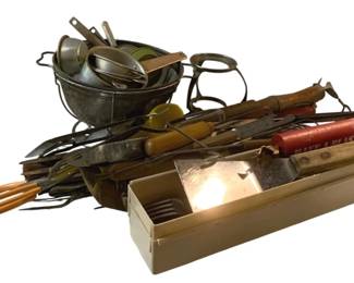 3084 - Lot of Assorted Kitchen Items