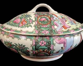 522 - Rose Medallion Covered Tureen 14.5" (Description): Chinese Rose Medallion porcelain covered  tureen featuring traditional hand-painted  decoration with alternating panels of figural  court scenes and floral motifs. The design  incorporates characteristic pink peonies, green foliage, birds, and butterflies