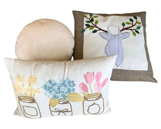5055 - 3 Decorative Throw Pillows