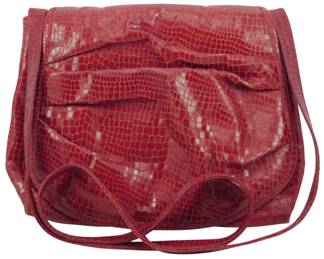 1841 - Vtg Gino Italian Leather Handbag (Description): Vintage Lino Italian leather handbag  featuring a crossbody strap design. Measures  10 inches by 13 inches by 3 inches.