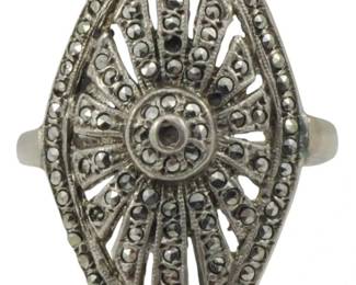 1740 - Sterling Ring 0.17oz Sz 4 (Description): Sterling silver ring weighing 0.17 ounces.  The ring features an ornate openwork design  with a navette-shaped face.