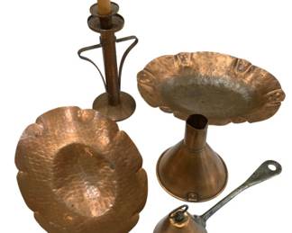 657 - Lot of Assorted Copper Decorative Items (Description): Lot of assorted copper decorative items  including various vessels and accessories.