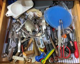 1143 - Drawer Lot Kitchen Utensils