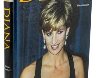 806 - 2003 First Ed. Diana Unseen Archives Book (Description): Diana Unseen Archives, 2003 first edition.  This book offers a collection of archival  photographs and material related to Diana,  Princess of Wales.