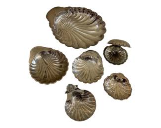 1673 - Silver Plate Clam Shell Dishes 13"x11" (Description): The largest dish measures 13" x 11" inches.  Each piece features the classic scalloped  shell form, with some including decorative  handles. Ideal for serving or as decorative  accent pieces.