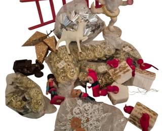 4176 - Vintage Christmas Ornaments (Description): A collection of vintage Christmas ornaments.  This assortment includes various decorative  pieces suitable for holiday displays and tree  decoration.