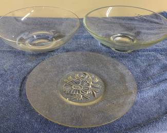 1582 - 3 Glass Bowls & Platter