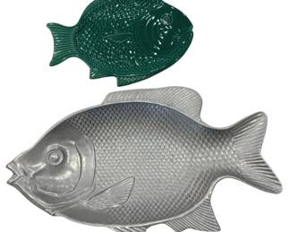 933 - Two Fish-Shaped Serving Platters (Description): Cast Craft platter measures 17.5 x 9 also a  teal ceramic smaller platter.