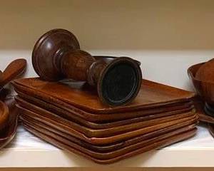 1050 - Shelf Lot of Wood Plates & Accessories