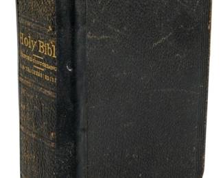 779 - Vtg Holy Bible Oxford Concordance Teachers Ed (Description): A vintage Holy Bible featuring an Oxford  Concordance in a Teacher's Edition format.  The leather-bound volume shows significant  age and wear consistent with its vintage  status. The date of publication is unknown.