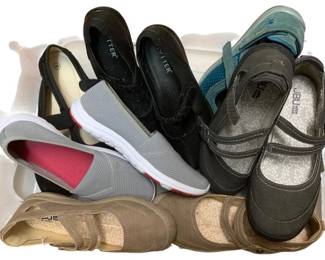 2176 - 6 pairs of Women's Shoes, size 9 (Description): w/ tote