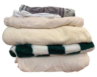 2013 - Lot of Assorted Blankets