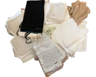 1369 - Lot of Linens (Description): A lot of assorted linens. The collection  includes various textile pieces suitable for  household use.