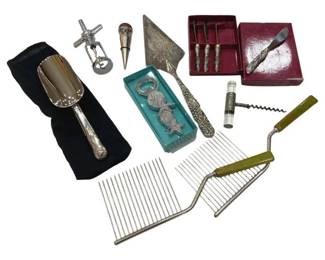 946 - Lot of Assorted Bar & Kitchen Utensils (Description): A varied collection of bar and kitchen  utensils including a silver-plated serving  scoop with ornate handle in velvet pouch, a  chrome champagne bottle stopper, metal cake  or pie server with decorative handle, a bakelite-handled wire cooling rack or grill  tool, a pocket corkscrew with mother of pearl  handle, a boxed set of small corn holders or  appetizer picks.