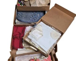 4144 - Linens Group Lot (Description): A group lot of assorted linens including  various textiles, doilies, and decorative  fabric pieces.