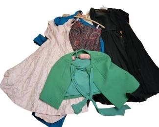 2243 - Lot of Assorted Vintage Clothing (Description): sizes M-L
