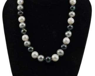 1942 - Multicolor Tahitian Cultured Pearl Necklace (Description): Vintage multicolor Tahitian pearl necklace  featuring a graduated strand of large pearls  in varying shades including white, gray, and  dark peacock tones. The pearls are strung on  a single strand creating an elegant, classic design.