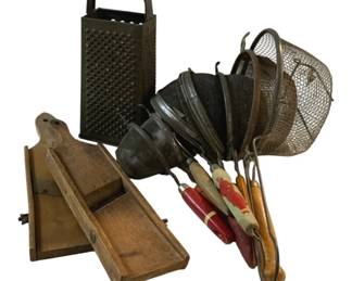 3054 - Vintage Kitchenware Items