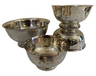 589 - Silver Plate Revere Style Bowls Group of 4 (Description): Group of four silver plate bowls in the  classic Revere style with pedestal bases of  silver plate and silver on copper featuring  polished reflective surfaces. One larger bowl  appears to have engraved decoration on the exterior. Measurements: 4.5" x 8"