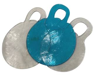 931 - Glass Cutting Boards 16"x12" (Description): Glass cutting boards measuring 16 inches by  12 inches. This lot includes three round  glass cutting boards with loop handles,  featuring one teal/turquoise colored board  and two clear boards.