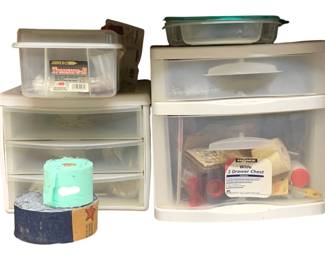 1569 - 1 Shelf Lot of Assorted Storage Containers (Description): Contents