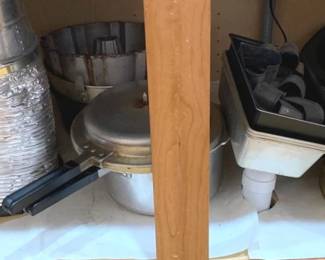 1095 - Cabinet Lot of Bakeware Under Cooktop