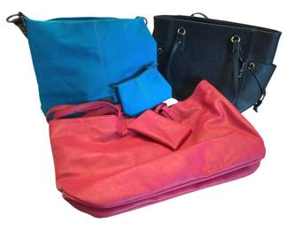 2078 - Kim Rogers Black Shoulder Purse w/ 2 Lancome bags (Description): Tote Bags w/ Coin Purse - 18 x 15 x 4