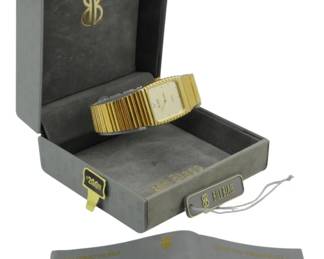 1920 - Bill Blass Gold Tone Tank Watch w/ Box (Description): Bill Blass gold tone tank watch with original  box and papers. The watch is non-functional  with no movement. Includes original branded  presentation case with suede-like interior  and instruction/warranty booklet. Used as is electric/electronic/mechanical  item. No guarantee all components, untested.