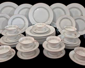 465 - 60 pc  Set Hutschenruther Selb Bavaria China (Description): service for 12, less one cup