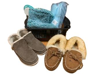 2180 - L.L. Bean Slippers & More, size 9