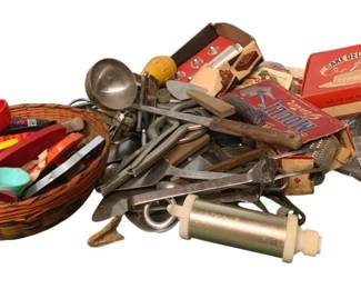 3124 - Lot of Assorted Vintage Kitchen Items