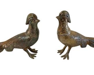 340 - Salt & Pepper Buffet Birds 4"x6" (Description): A pair of decorative buffet birds designed as  salt and pepper shakers. Each bird measures  4 inches by 6 inches.